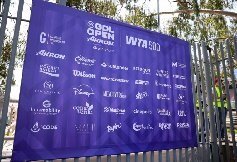 Latinas chocan en dobles y singles por la corona